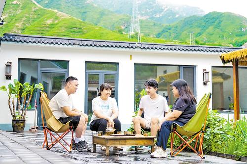 白石山“全年游”，带动民宿“四季旺”
